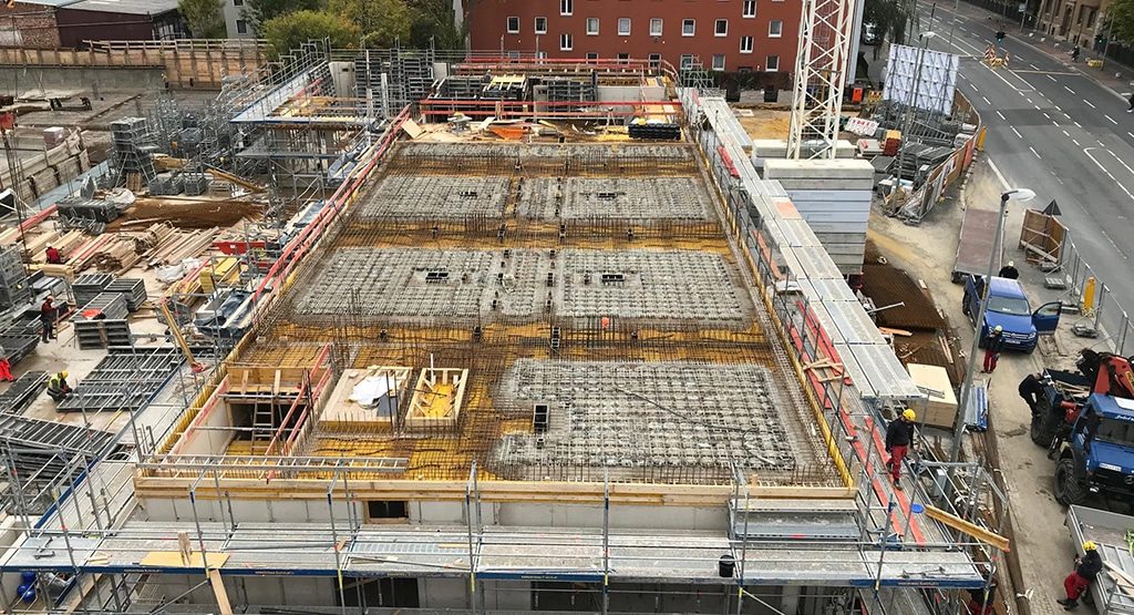 Betonage Decke über dem 